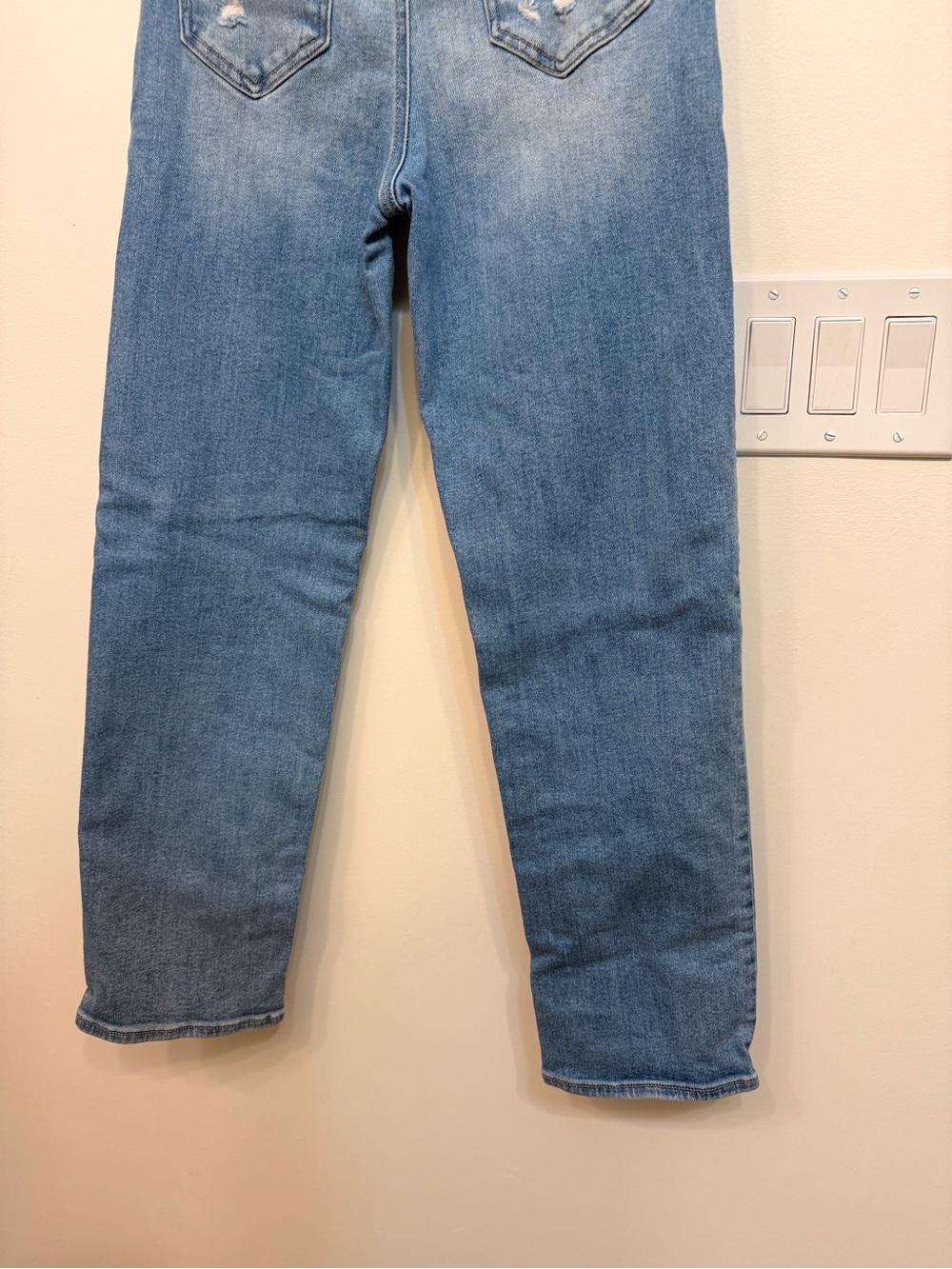 Hidden Jeans Light Blue Straight-Leg Crop Jeans - Women - Picture 10 of 13